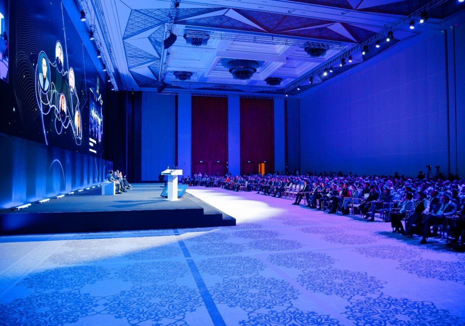 مدیریت بحران در برگزاری همایش ها و کنفرانس های بزرگ: تجربه حرفه ای شرکت قریشی